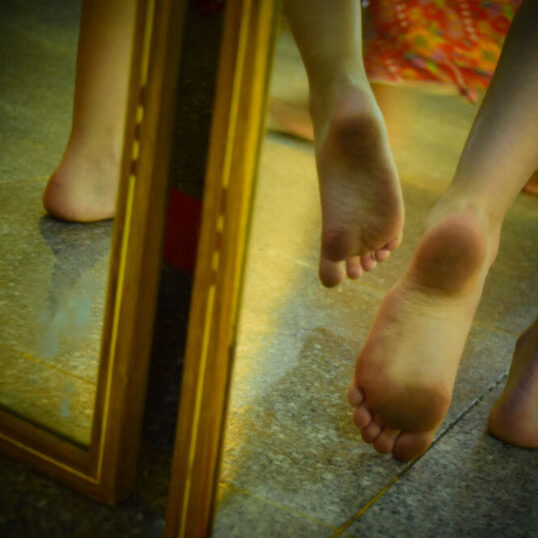 danza meditazione piedi che danzano