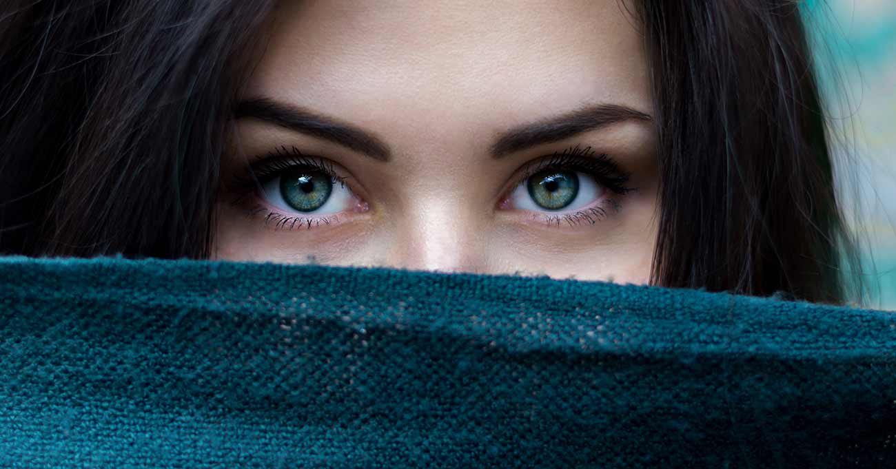 donna con occhi verdi sguardo di donna con occhi verdi