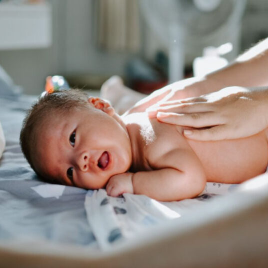 insegnate massaggio olistico acqua wellness massaggio olistico su bambino